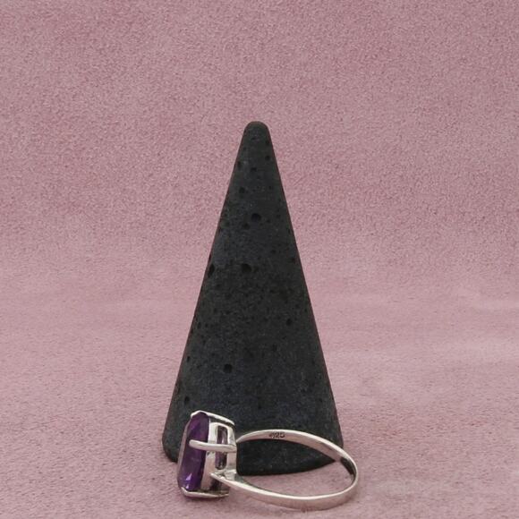 sterling silver oval-cut amethyst solitaire ring size 6.5 - Picture 3 of 3